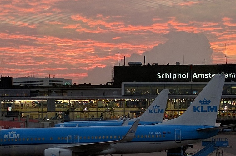 ¿Qué aeropuerto es el más cercano a Amsterdam