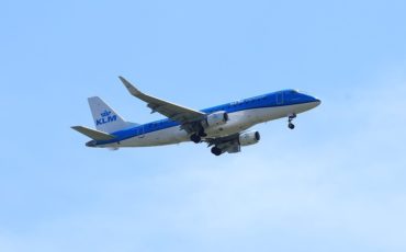 Welke luchtvaartmaatschappijen vliegen vanuit Londen naar Amsterdam