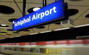 Cómo llegar a la estación de tren de Schiphol desde el aeropuerto